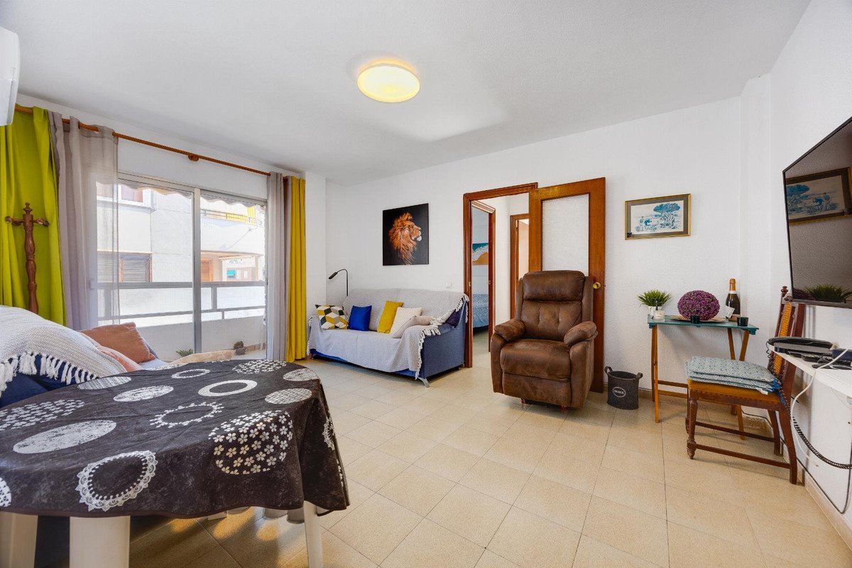 2 Bed Middle Floor Apartment in Torrevieja