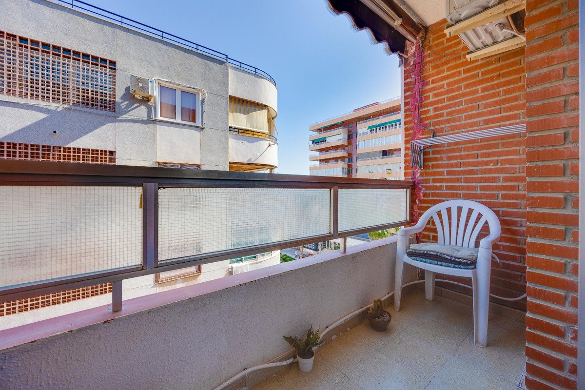2 Bed Middle Floor Apartment in Torrevieja
