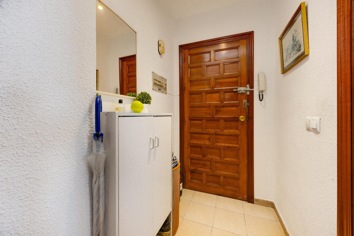 2 Bed Middle Floor Apartment in Torrevieja