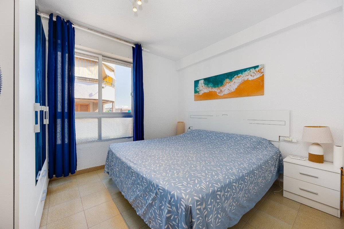 2 Bed Middle Floor Apartment in Torrevieja