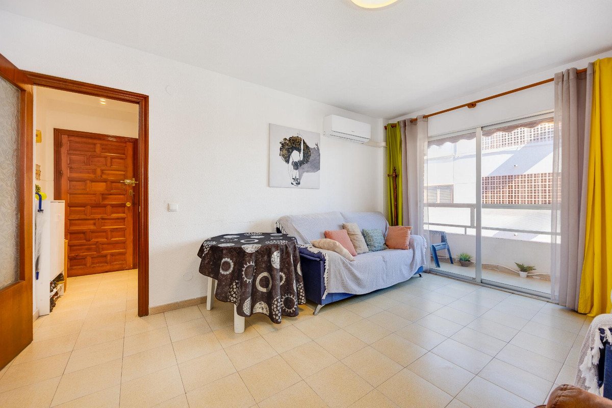 2 Bed Middle Floor Apartment in Torrevieja