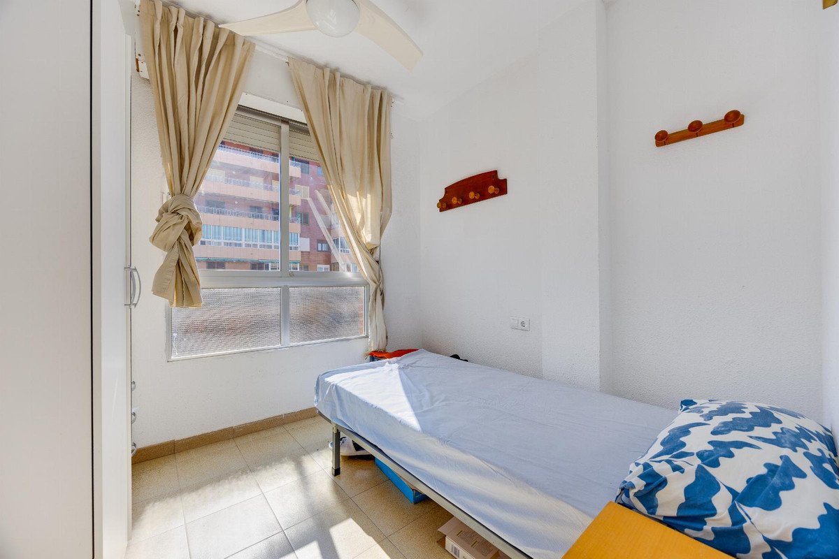 2 Bed Middle Floor Apartment in Torrevieja