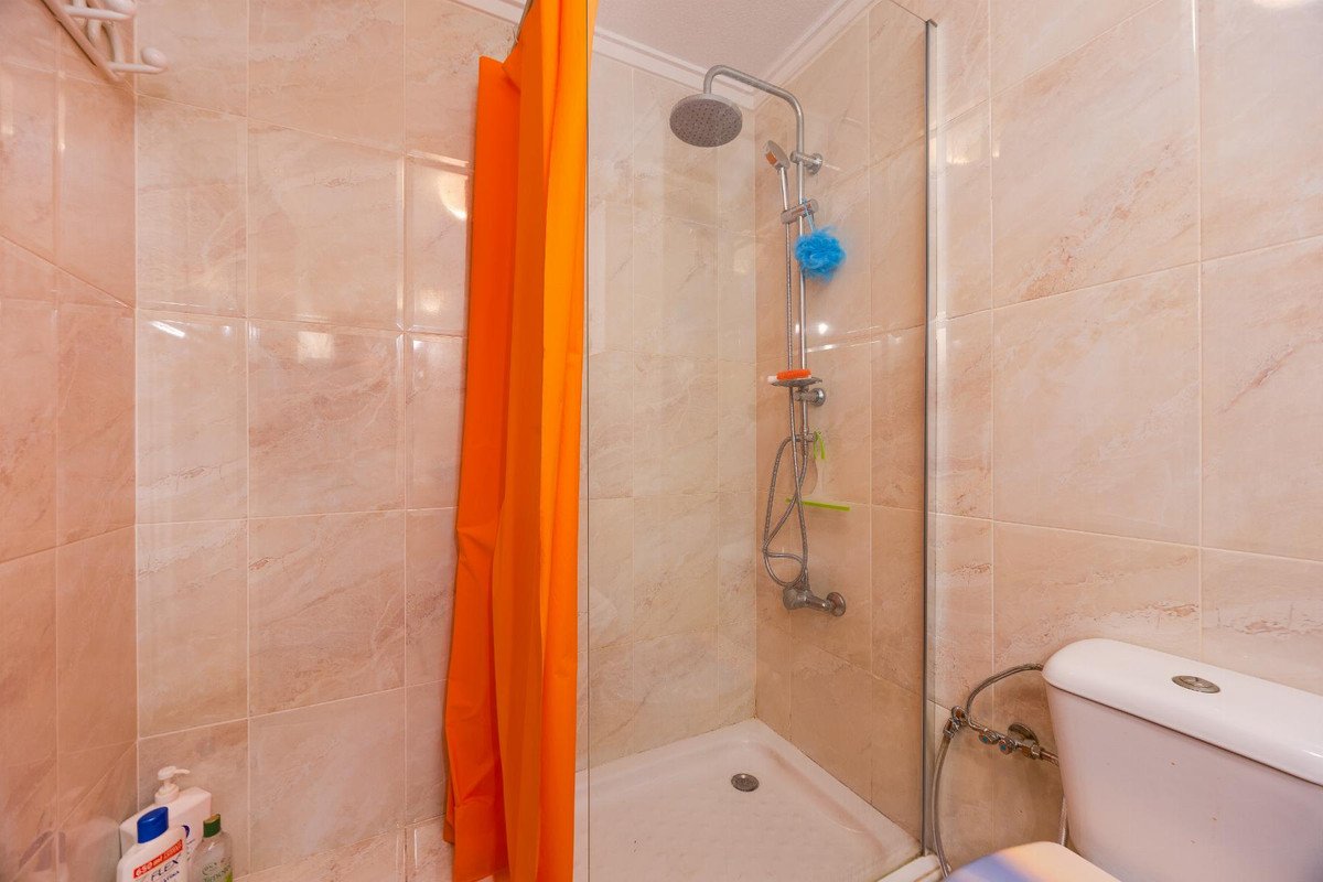 2 Bed Middle Floor Apartment in Torrevieja