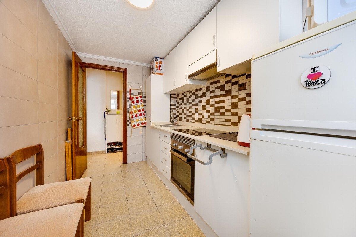 2 Bed Middle Floor Apartment in Torrevieja