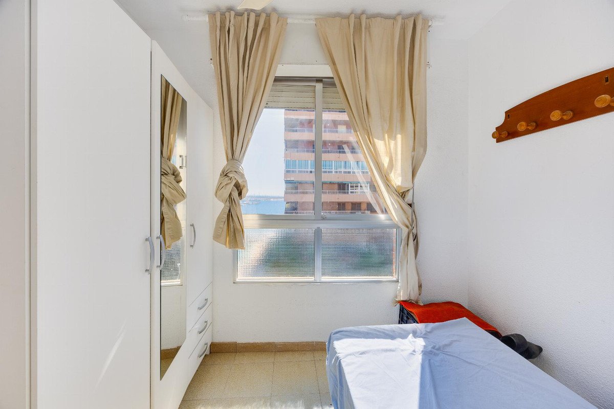 2 Bed Middle Floor Apartment in Torrevieja