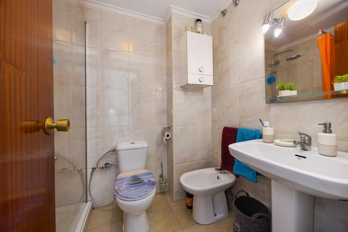 2 Bed Middle Floor Apartment in Torrevieja