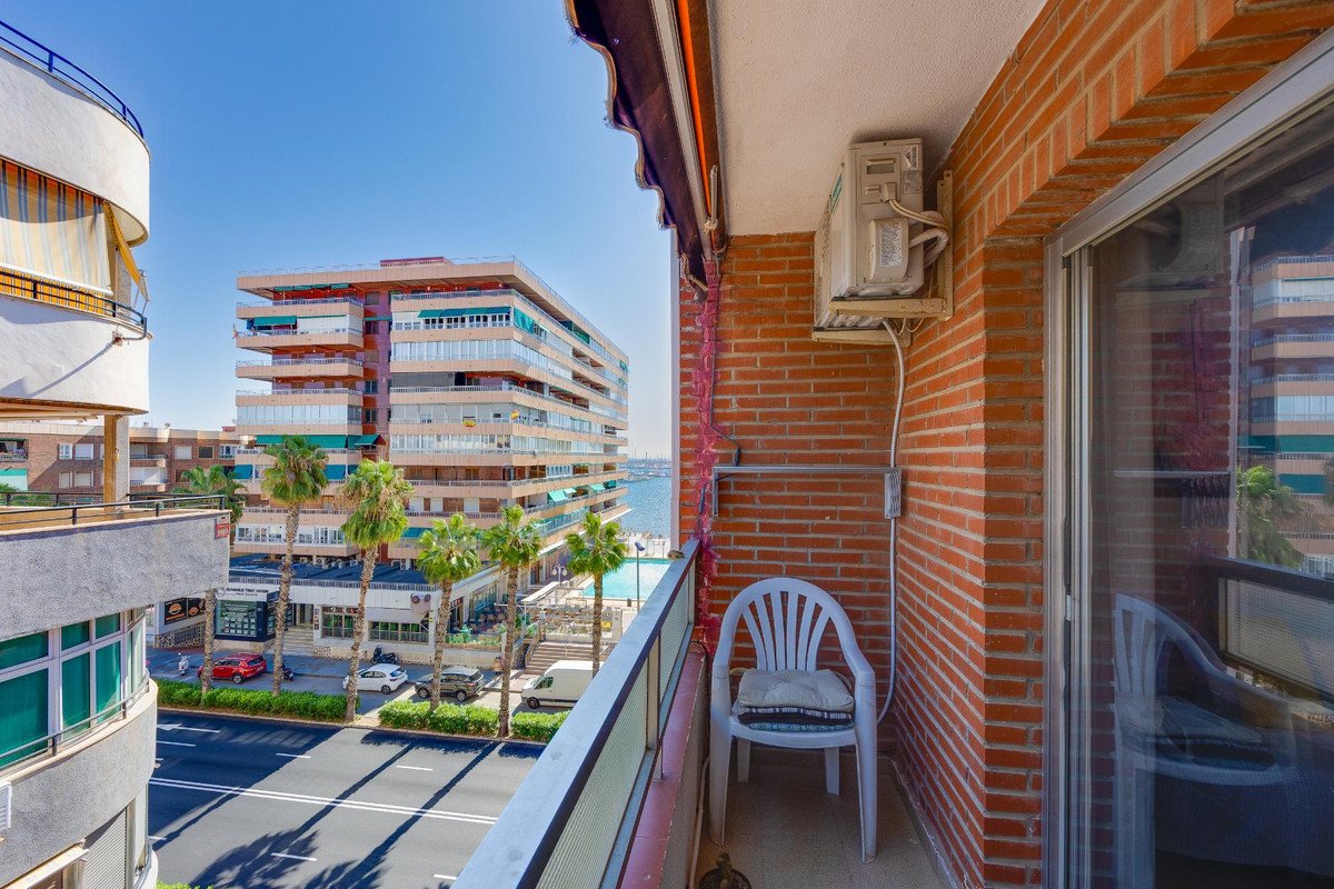 2 Bed Middle Floor Apartment in Torrevieja