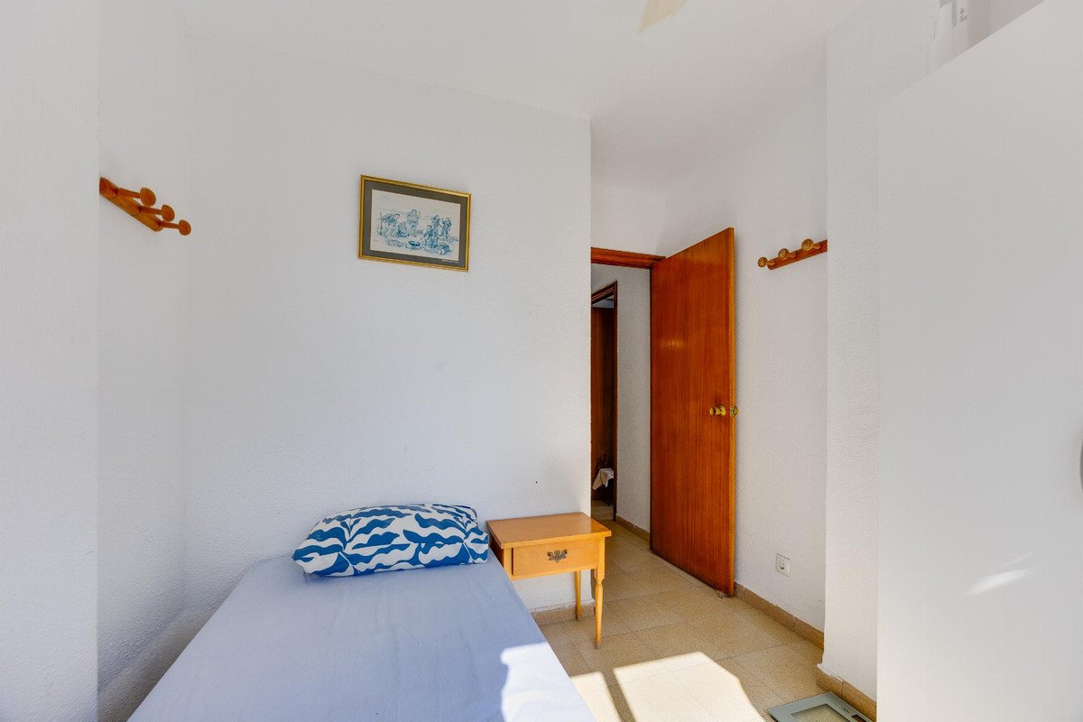 2 Bed Middle Floor Apartment in Torrevieja
