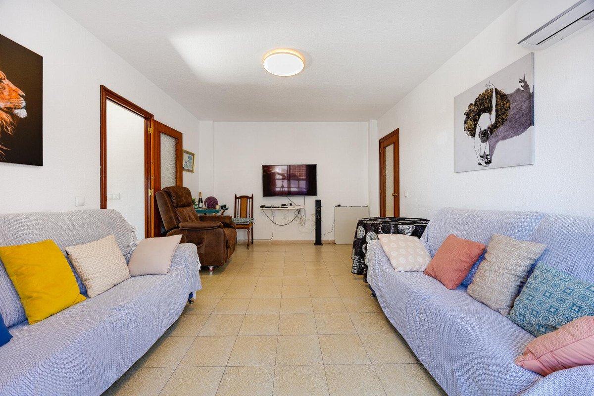 2 Bed Middle Floor Apartment in Torrevieja