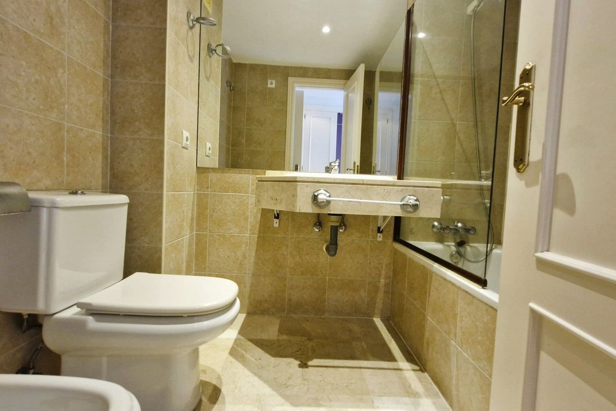 2 Bed Middle Floor Apartment in Selwo