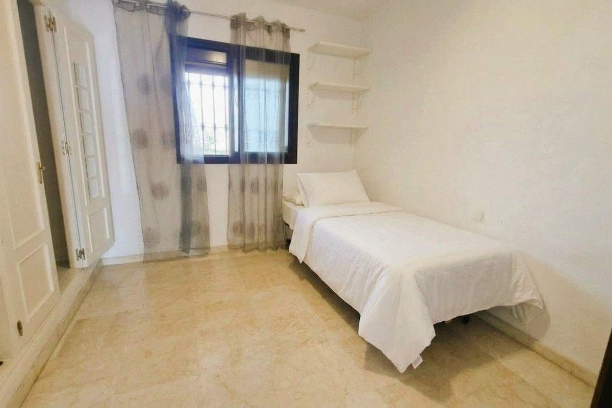 2 Bed Middle Floor Apartment in Selwo