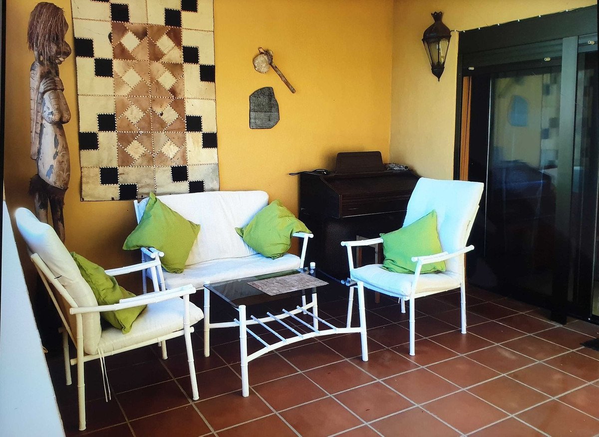 2 Bed Middle Floor Apartment in Selwo