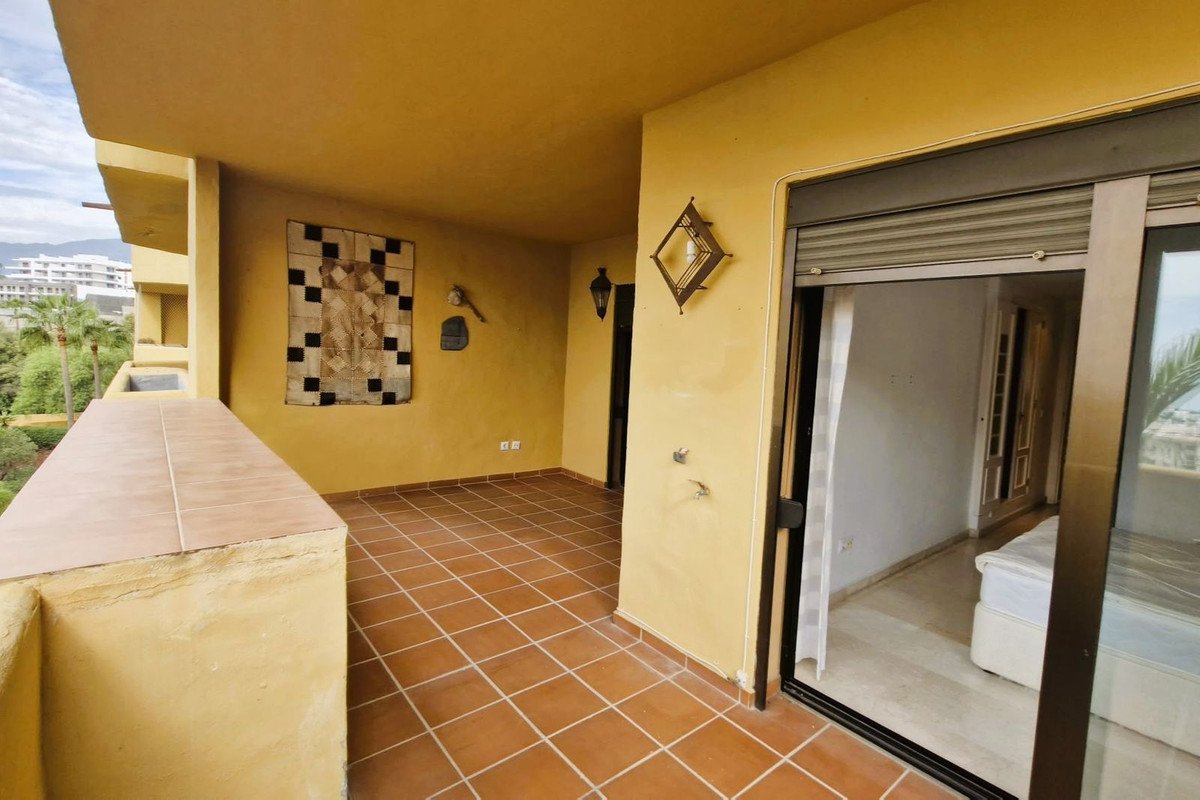 2 Bed Middle Floor Apartment in Selwo