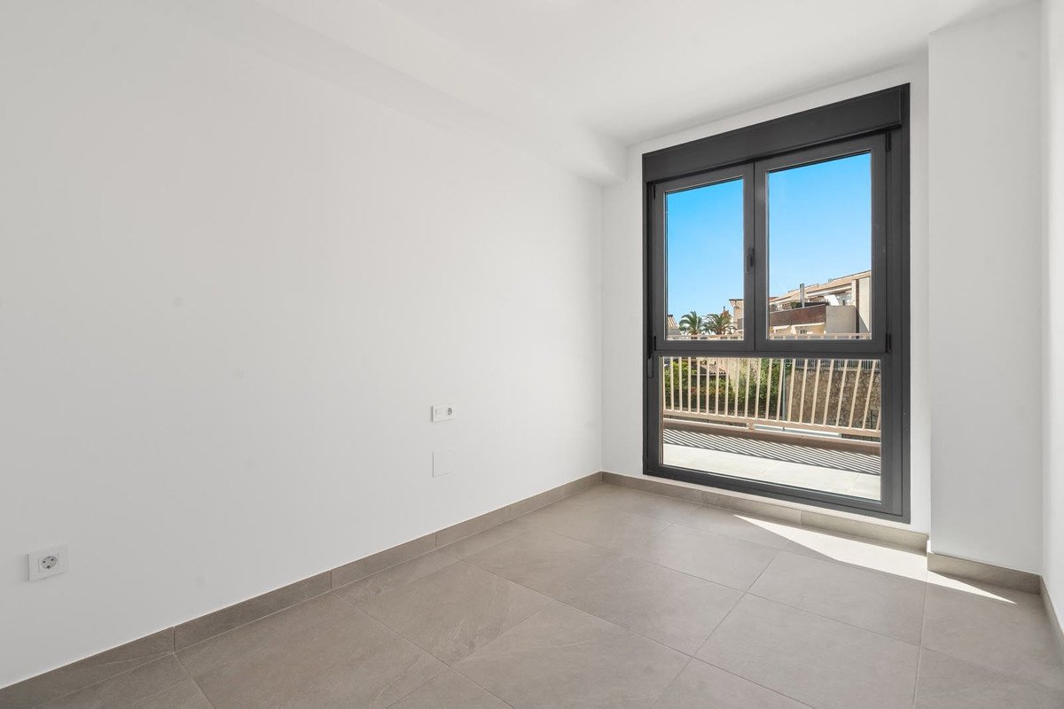 2 Bed Middle Floor Apartment in Mijas