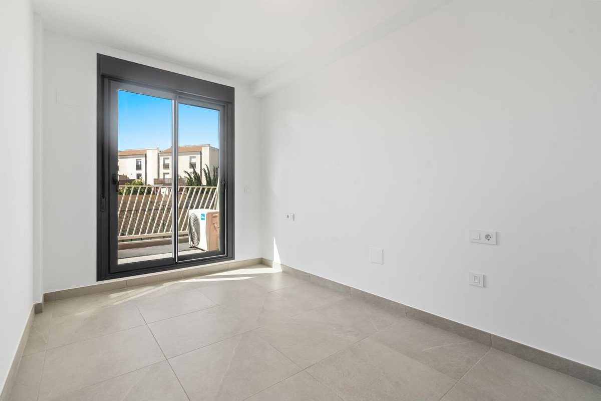 2 Bed Middle Floor Apartment in Mijas