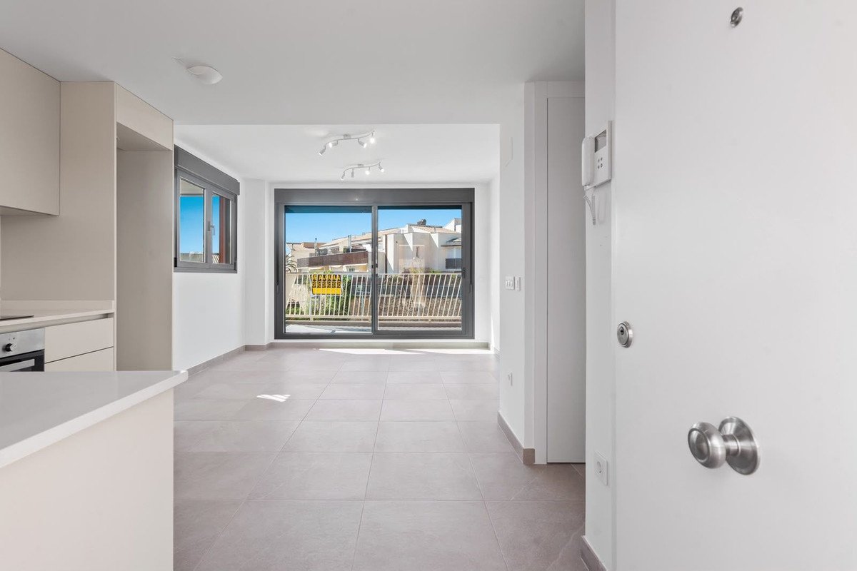 2 Bed Middle Floor Apartment in Mijas