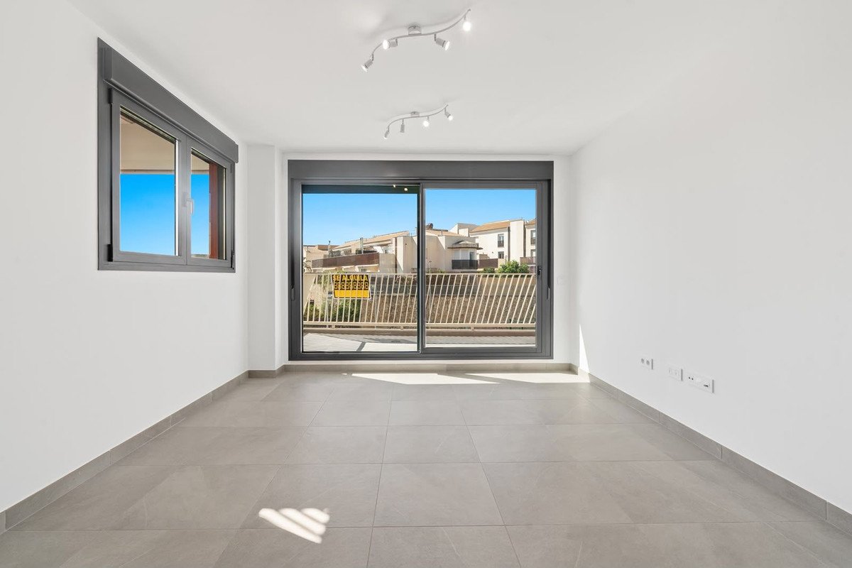 2 Bed Middle Floor Apartment in Mijas