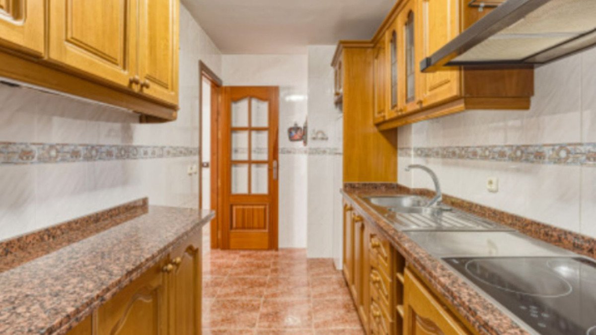 3 Bed Middle Floor Apartment in Marbella