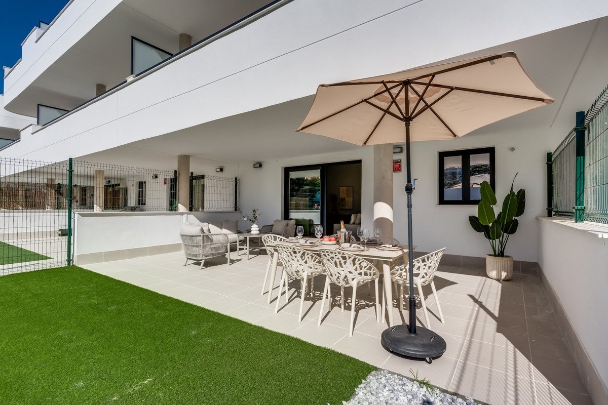 2 Bed Ground Floor Apartment in Estepona