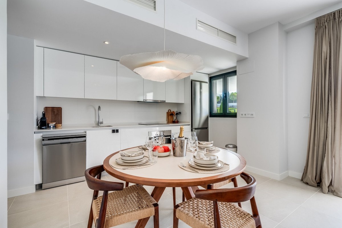 2 Bed Ground Floor Apartment in Estepona