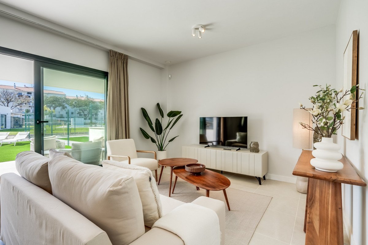 2 Bed Ground Floor Apartment in Estepona