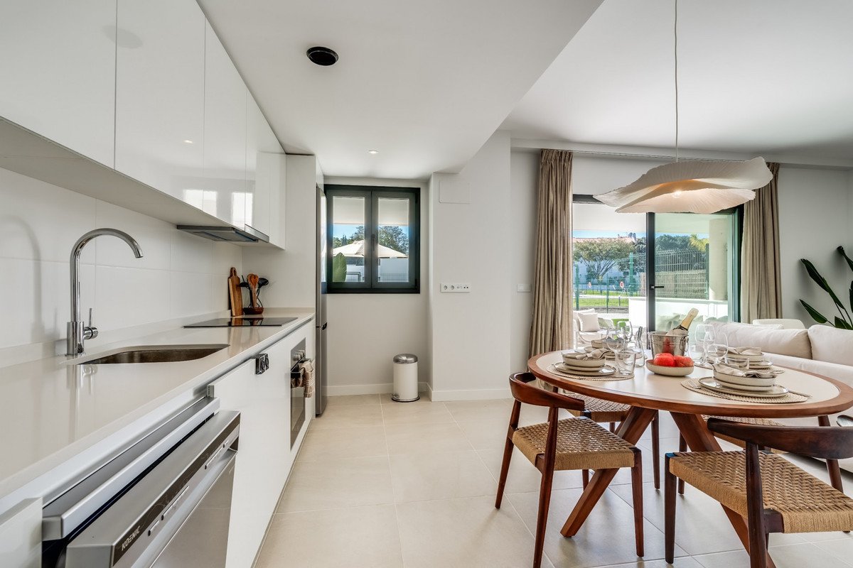 2 Bed Ground Floor Apartment in Estepona