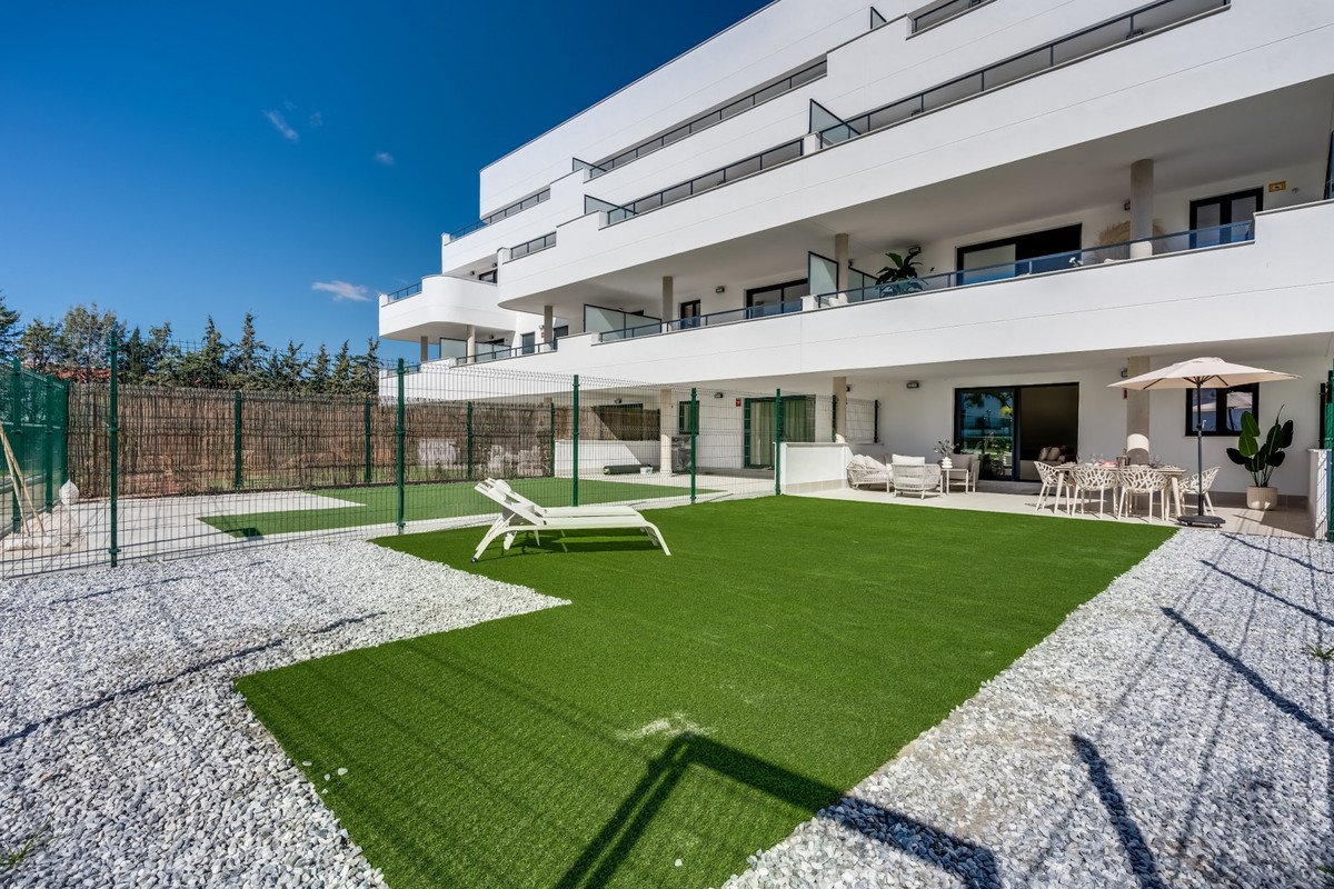 2 Bed Ground Floor Apartment in Estepona
