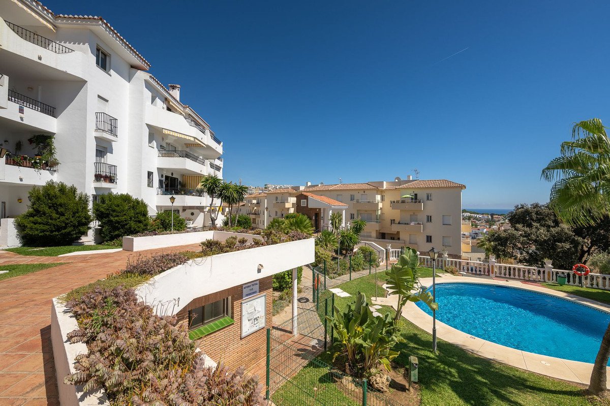3 Bed Middle Floor Apartment in Riviera del Sol