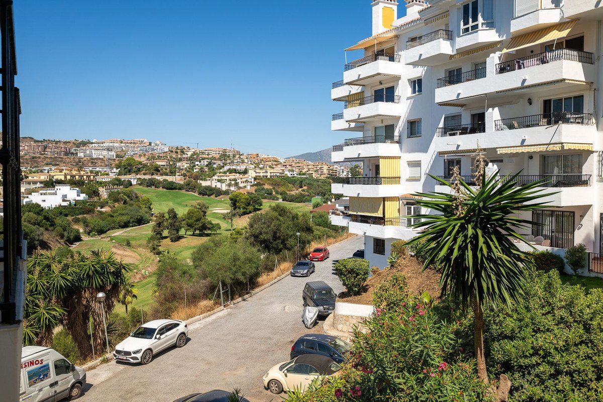 3 Bed Middle Floor Apartment in Riviera del Sol