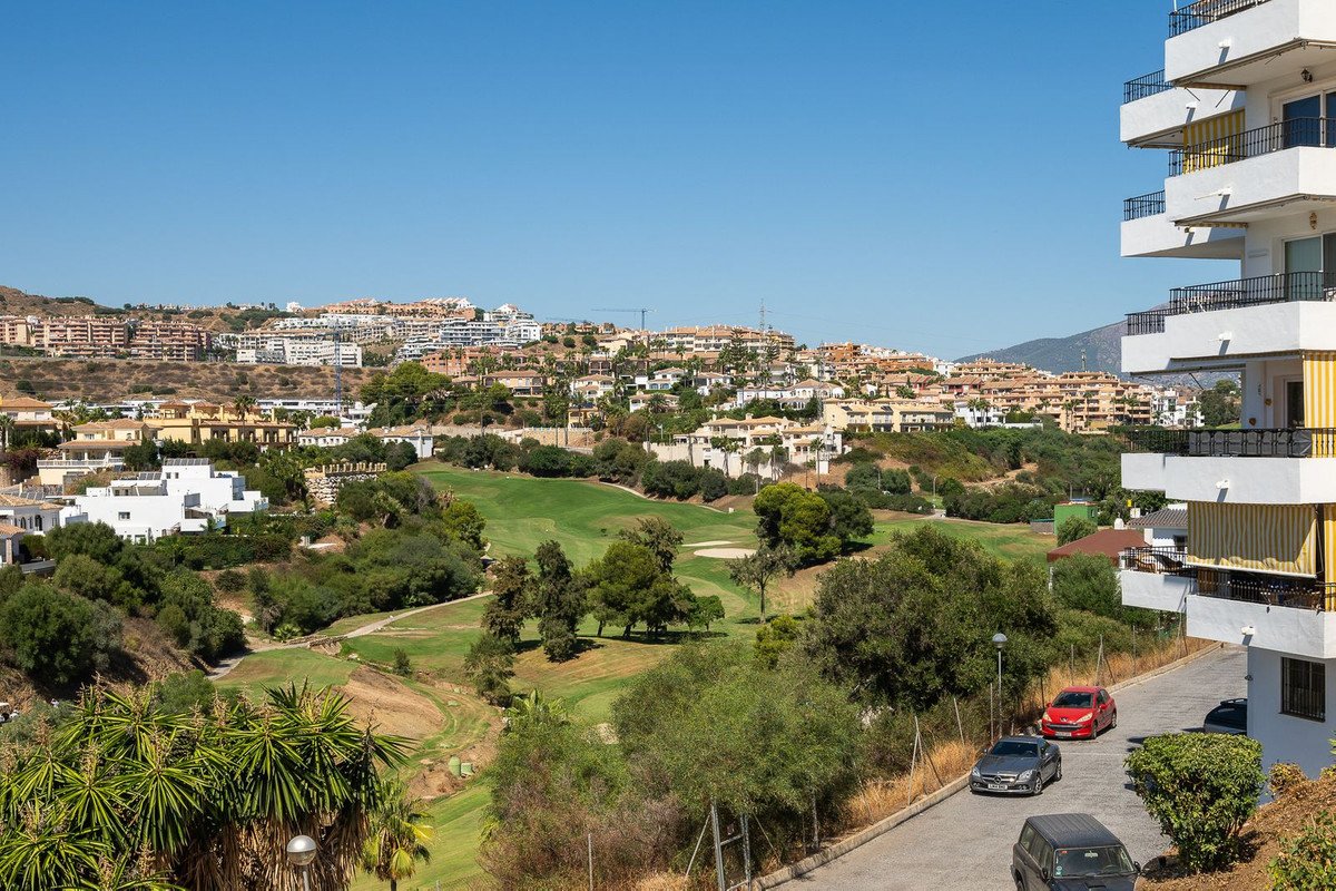 3 Bed Middle Floor Apartment in Riviera del Sol