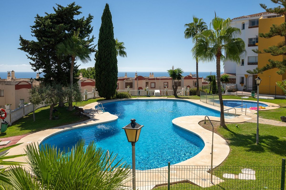 3 Bed Middle Floor Apartment in Riviera del Sol