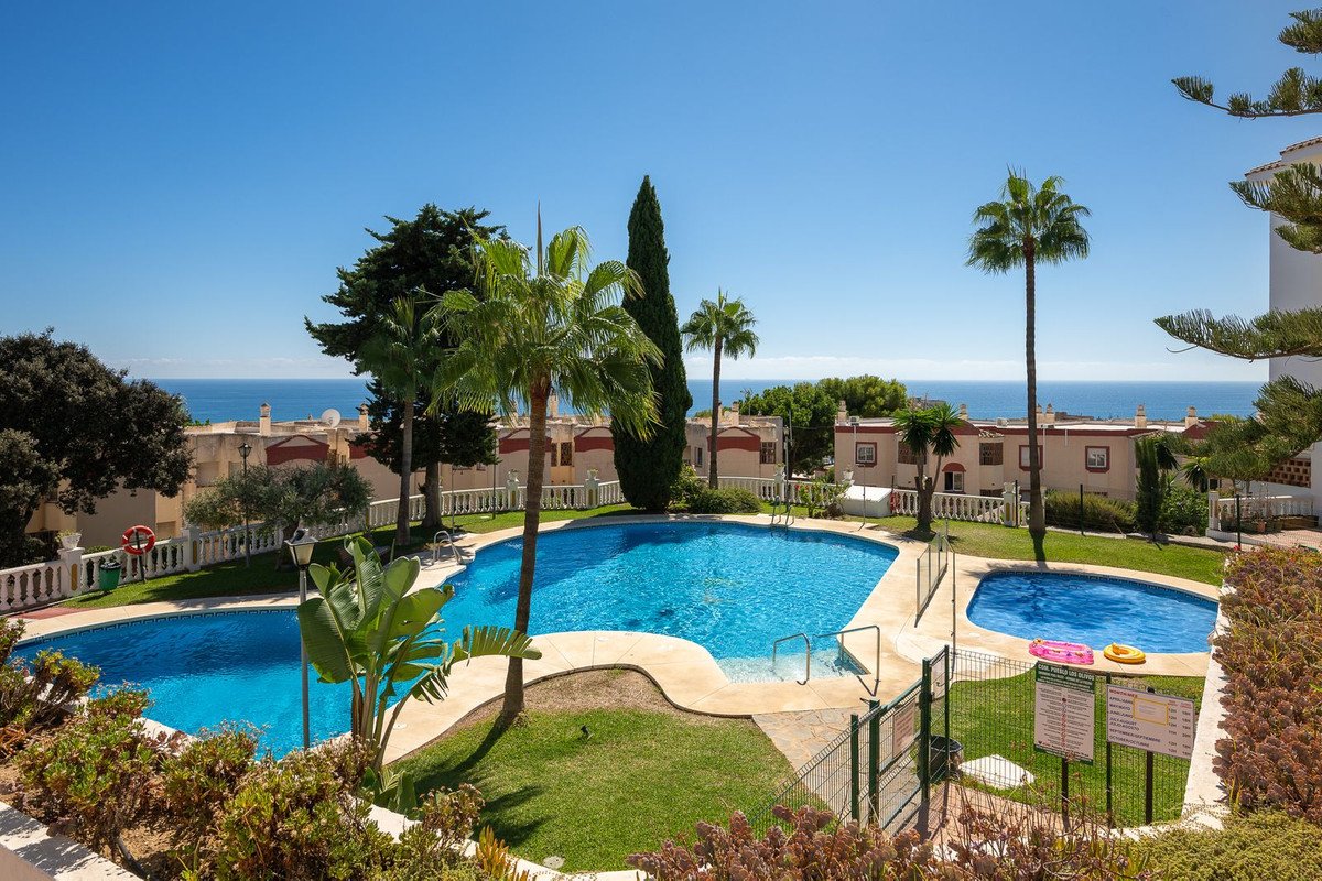 3 Bed Middle Floor Apartment in Riviera del Sol