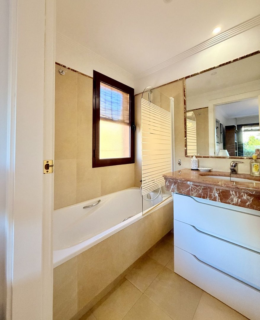 2 Bed Middle Floor Apartment in Sotogrande