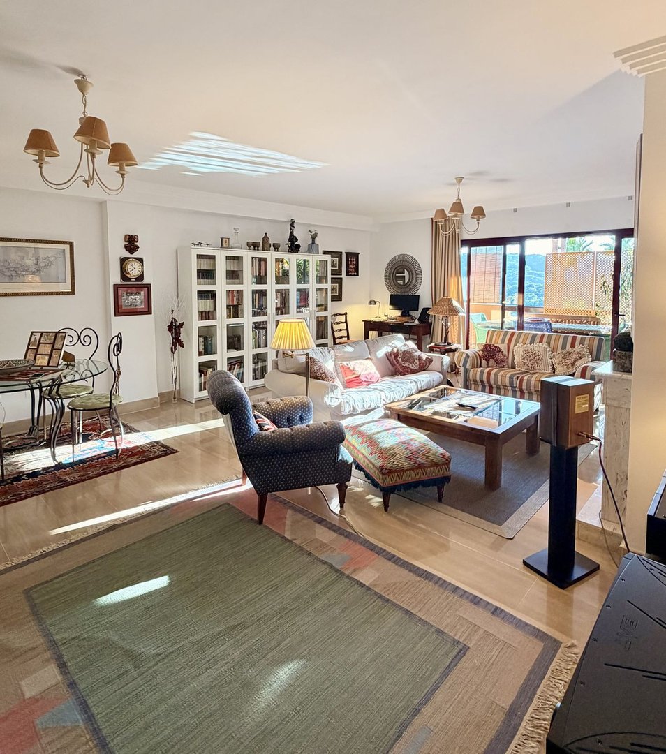 2 Bed Middle Floor Apartment in Sotogrande