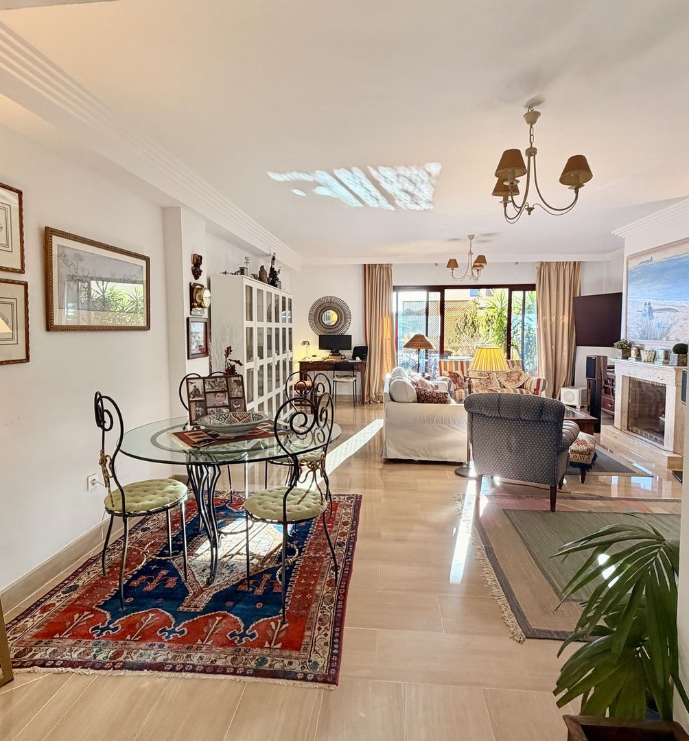 2 Bed Middle Floor Apartment in Sotogrande