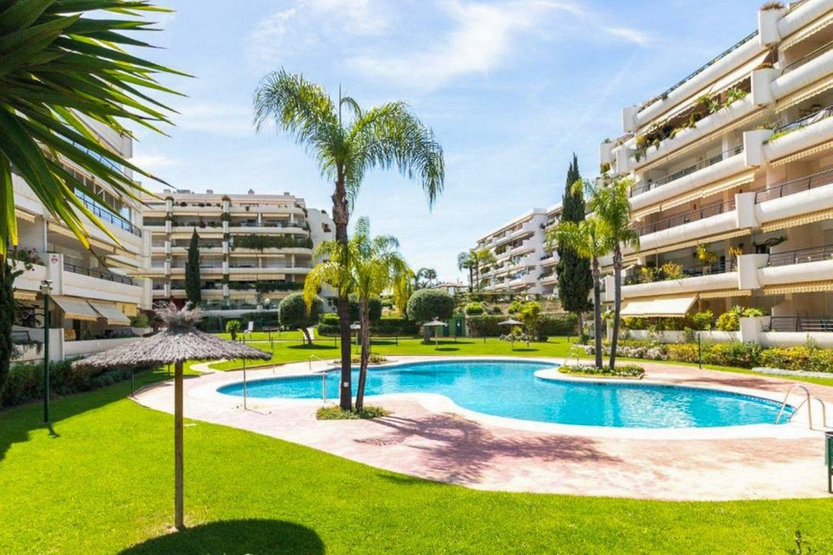 2 Bed Middle Floor Apartment in Guadalmina Alta