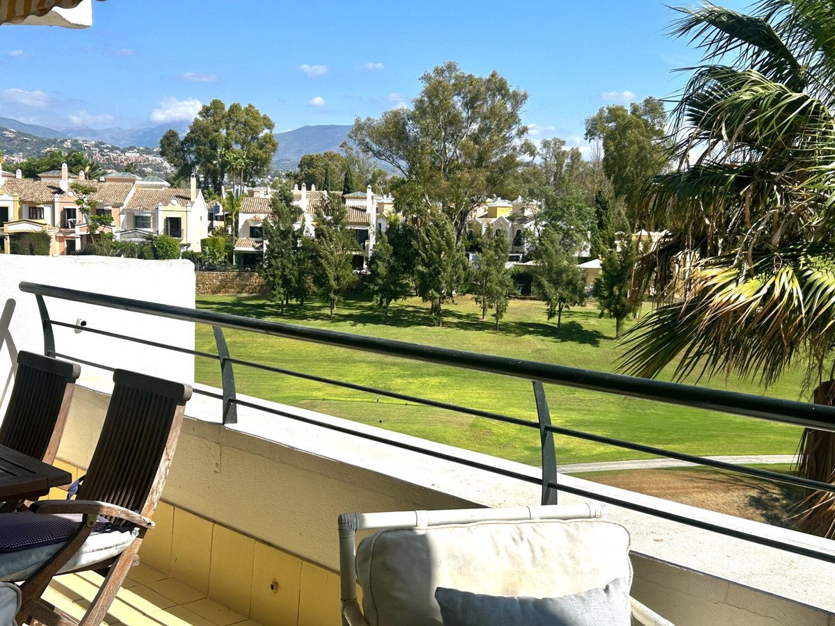 2 Bed Middle Floor Apartment in Guadalmina Alta