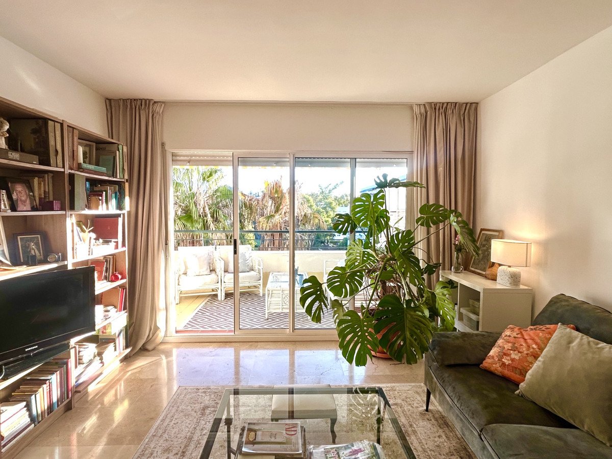 2 Bed Middle Floor Apartment in Guadalmina Alta