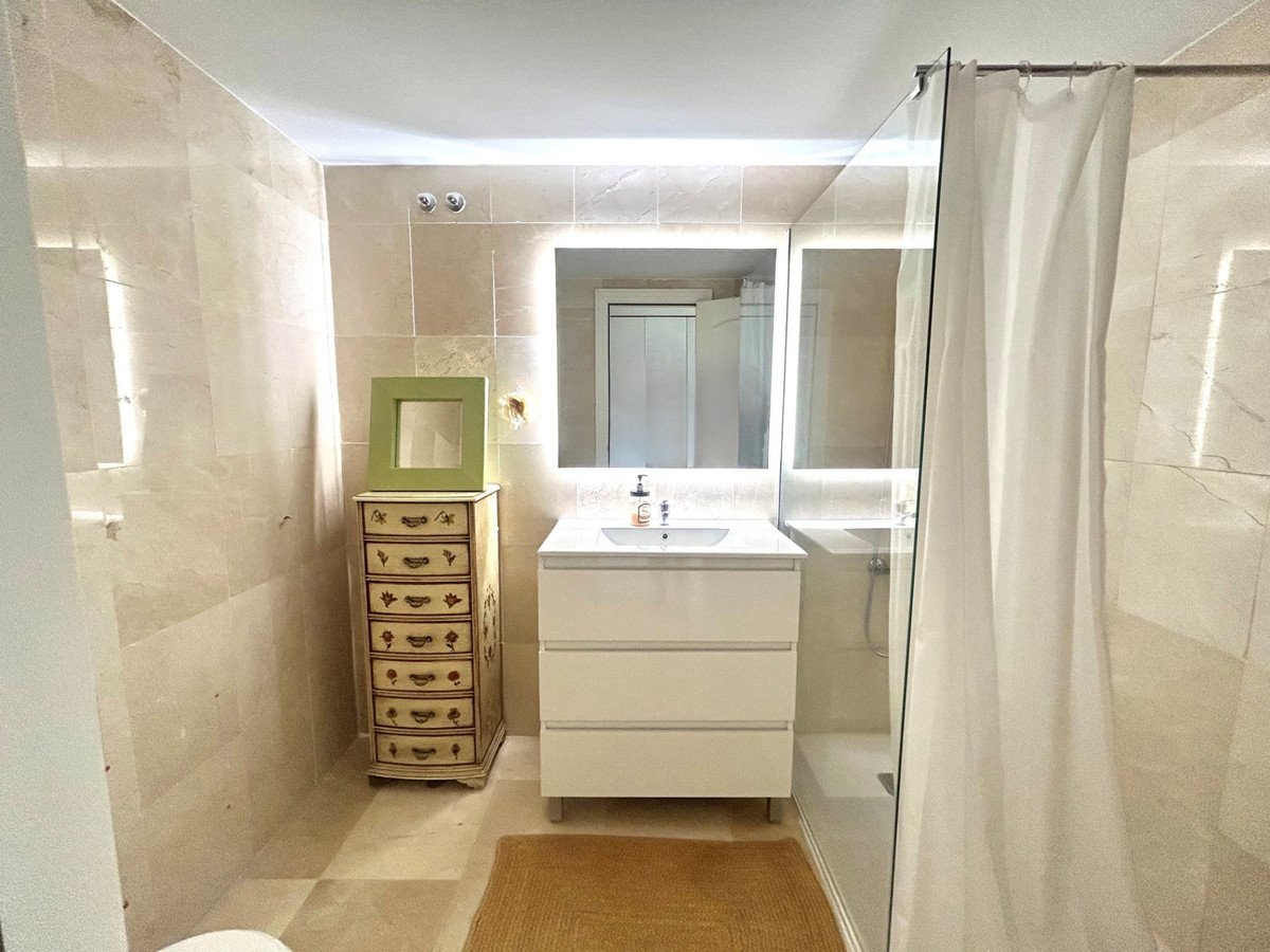 2 Bed Middle Floor Apartment in Guadalmina Alta