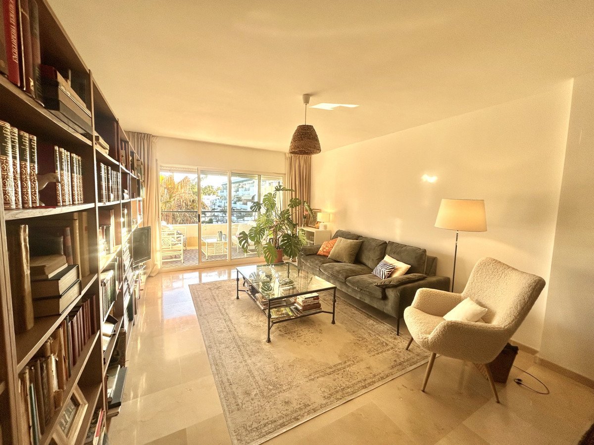 2 Bed Middle Floor Apartment in Guadalmina Alta