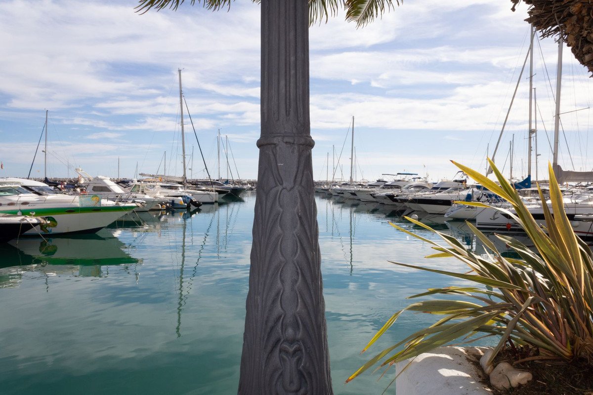 2 Bed Middle Floor Apartment in Puerto Banús