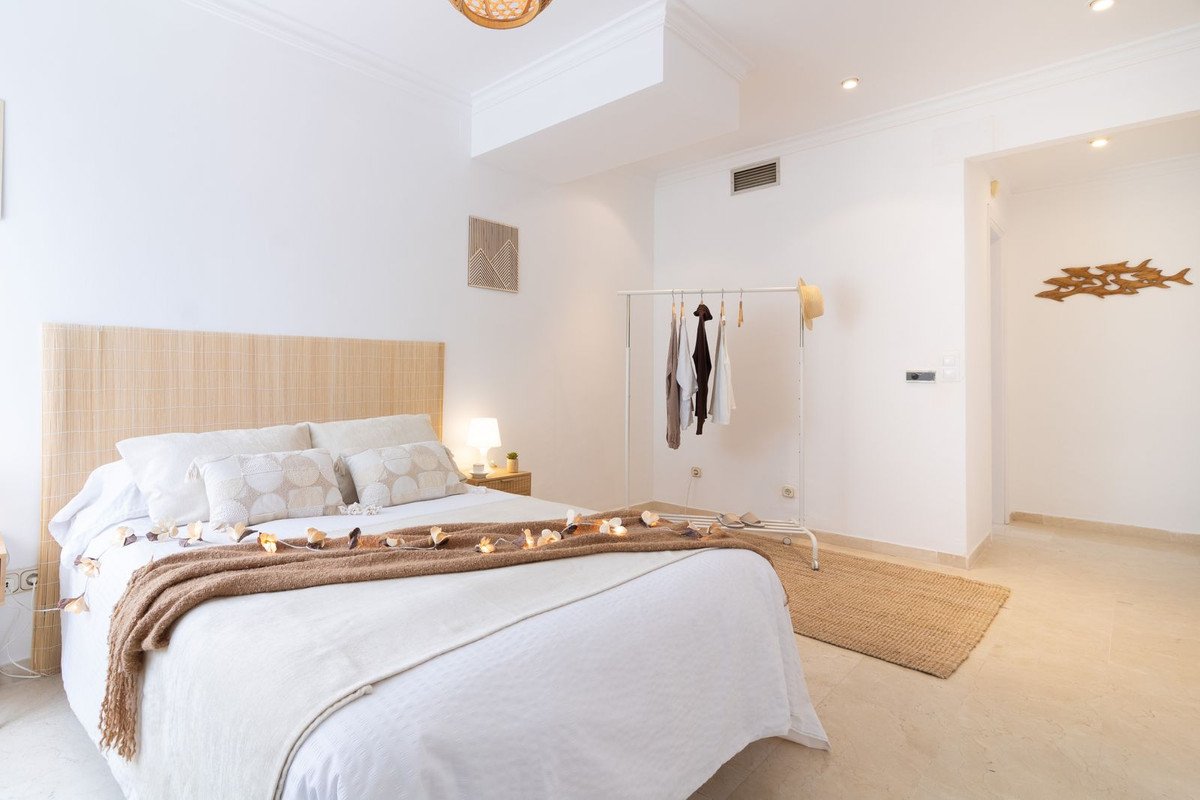 2 Bed Middle Floor Apartment in Puerto Banús