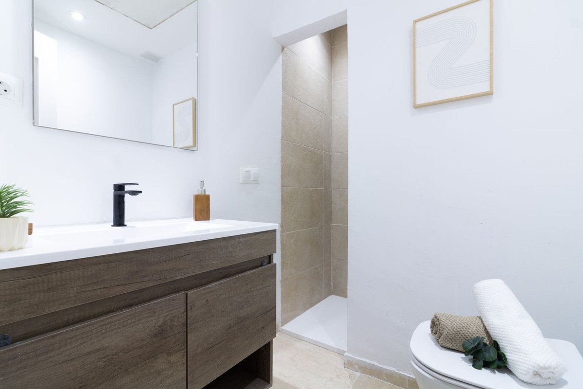 2 Bed Middle Floor Apartment in Puerto Banús