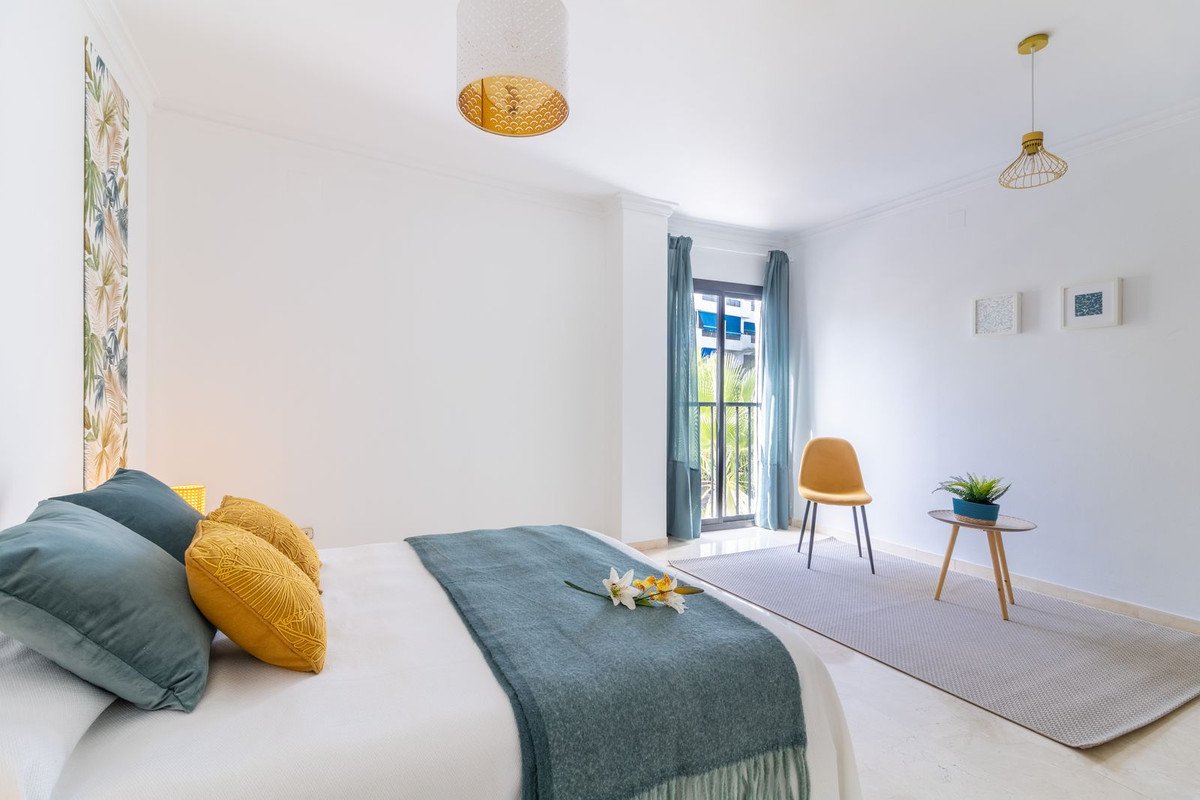 2 Bed Middle Floor Apartment in Puerto Banús