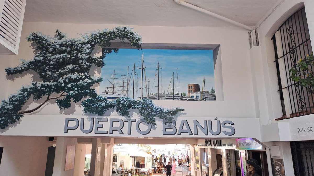 2 Bed Middle Floor Apartment in Puerto Banús