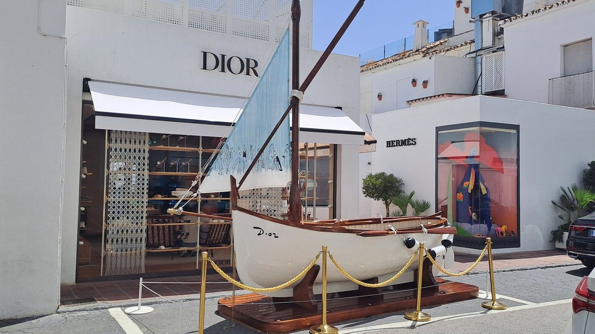 2 Bed Middle Floor Apartment in Puerto Banús