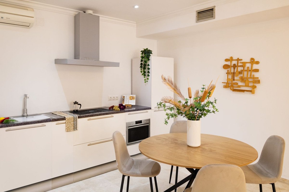 2 Bed Middle Floor Apartment in Puerto Banús