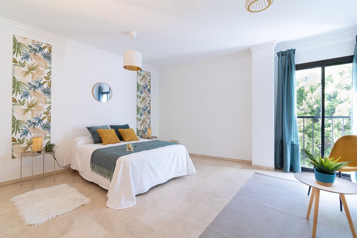 2 Bed Middle Floor Apartment in Puerto Banús
