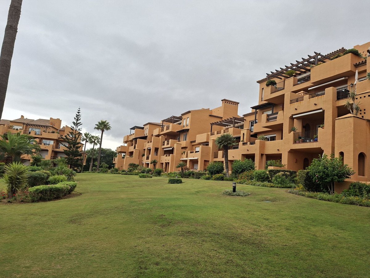 2 Bed Ground Floor Apartment in La Duquesa