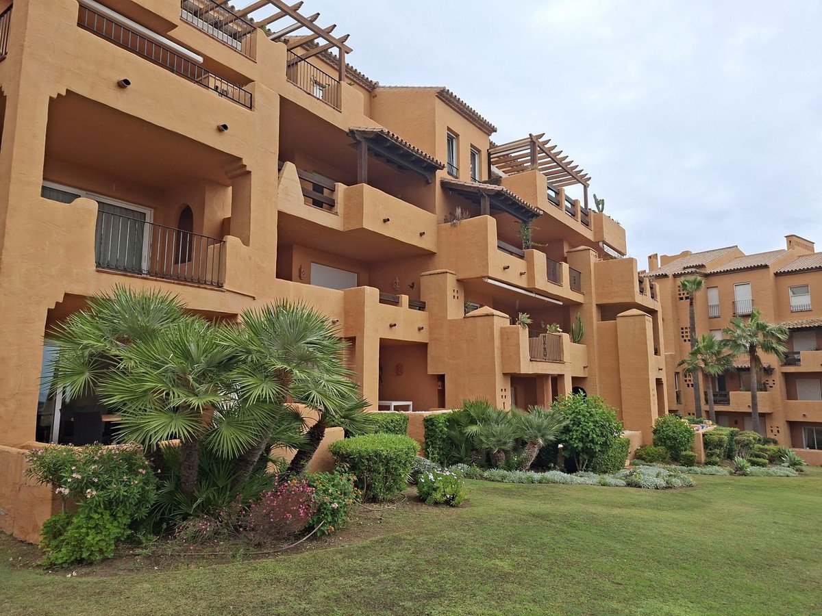 2 Bed Ground Floor Apartment in La Duquesa